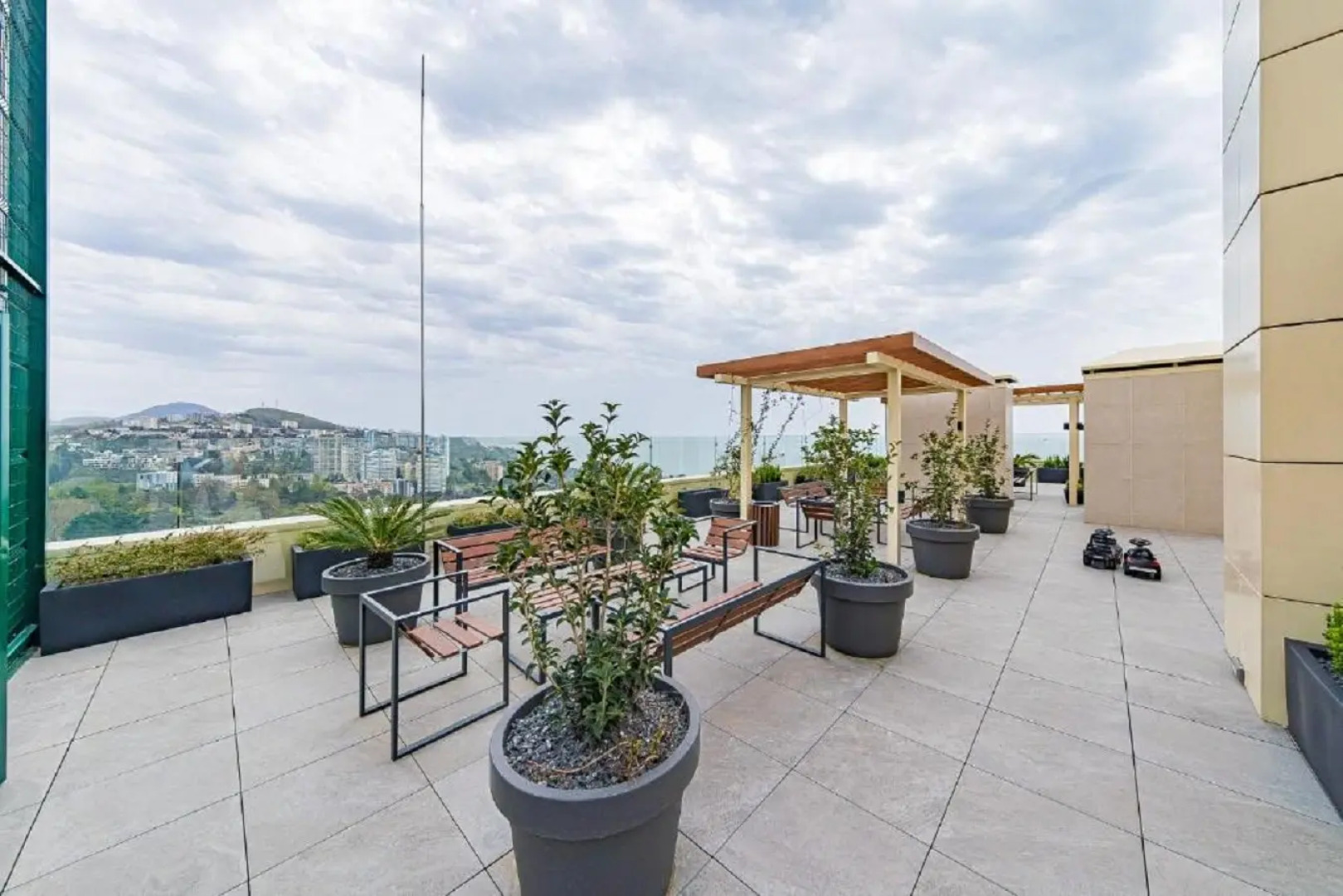 Апартаменты у Дендрария в ЖК Метрополь на самом высоком этаже, где есть бассейн