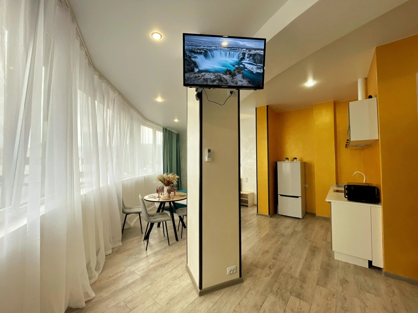 Апартаменты для Четверых с Видом на Горы и Море