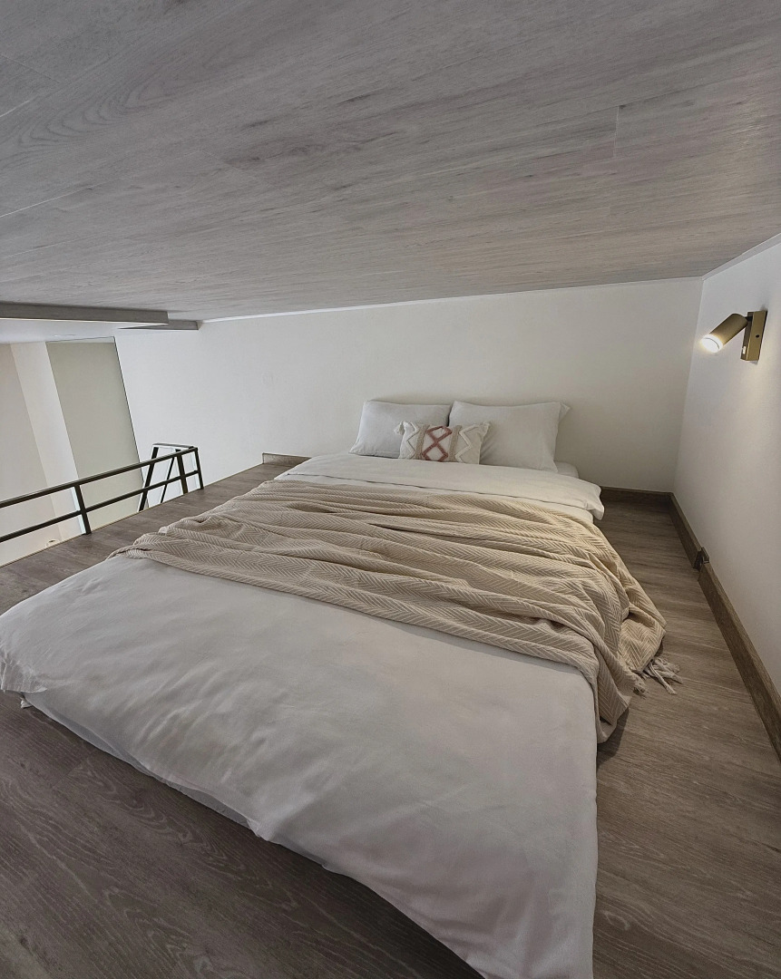 Апартаменты Двухуровневая студия KrasLoft в ЖК Преображенский на троих