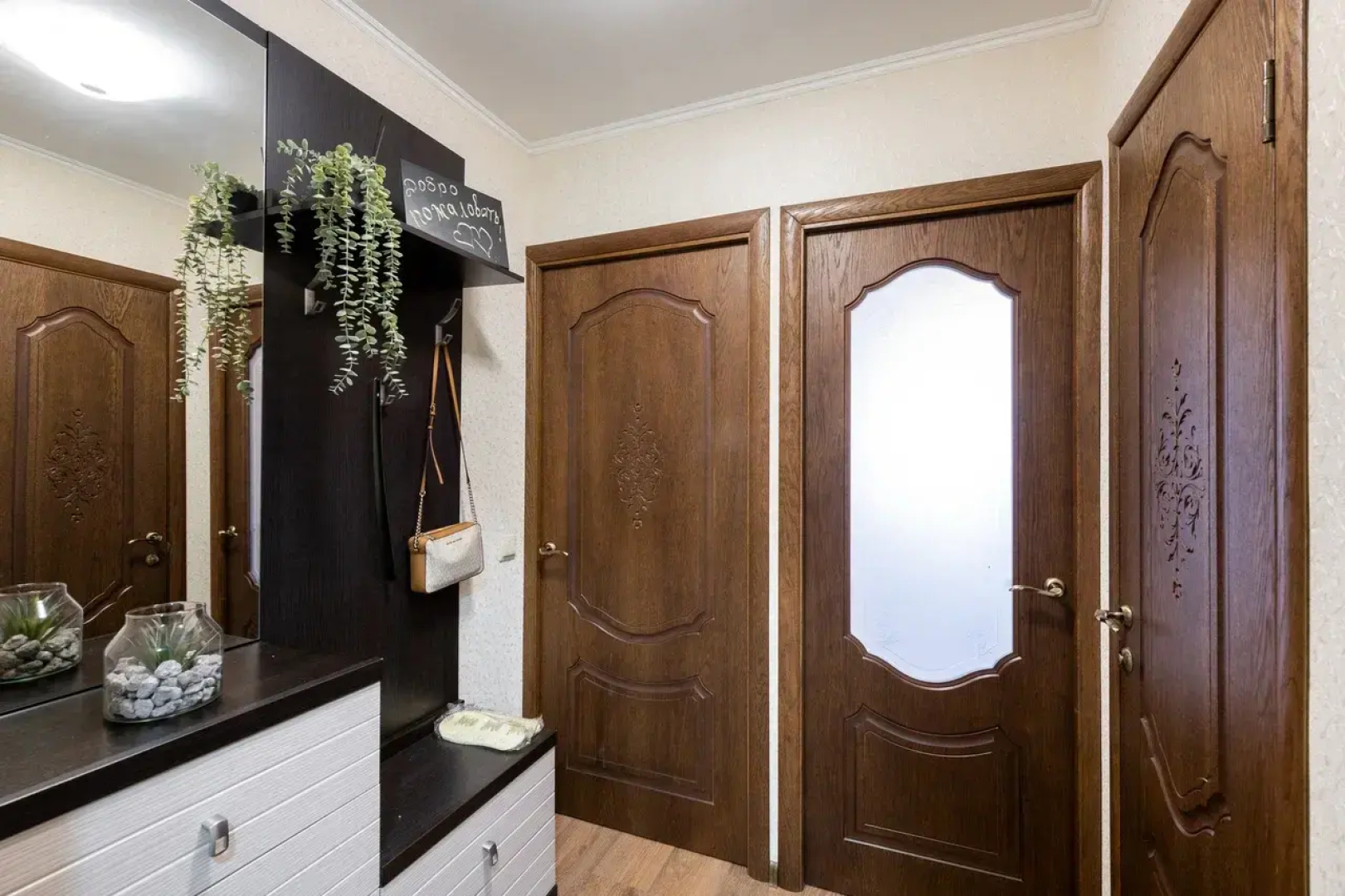 Апартаменты улучшенные Natali на метро Академика Янгеля