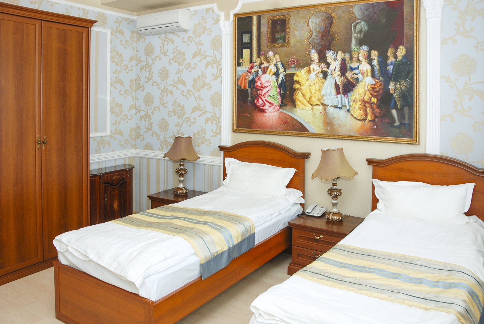 Отель Моцарт