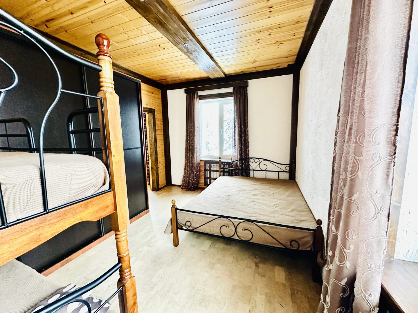 Квартира на Аланской, 25 "Трехкомнатные"
