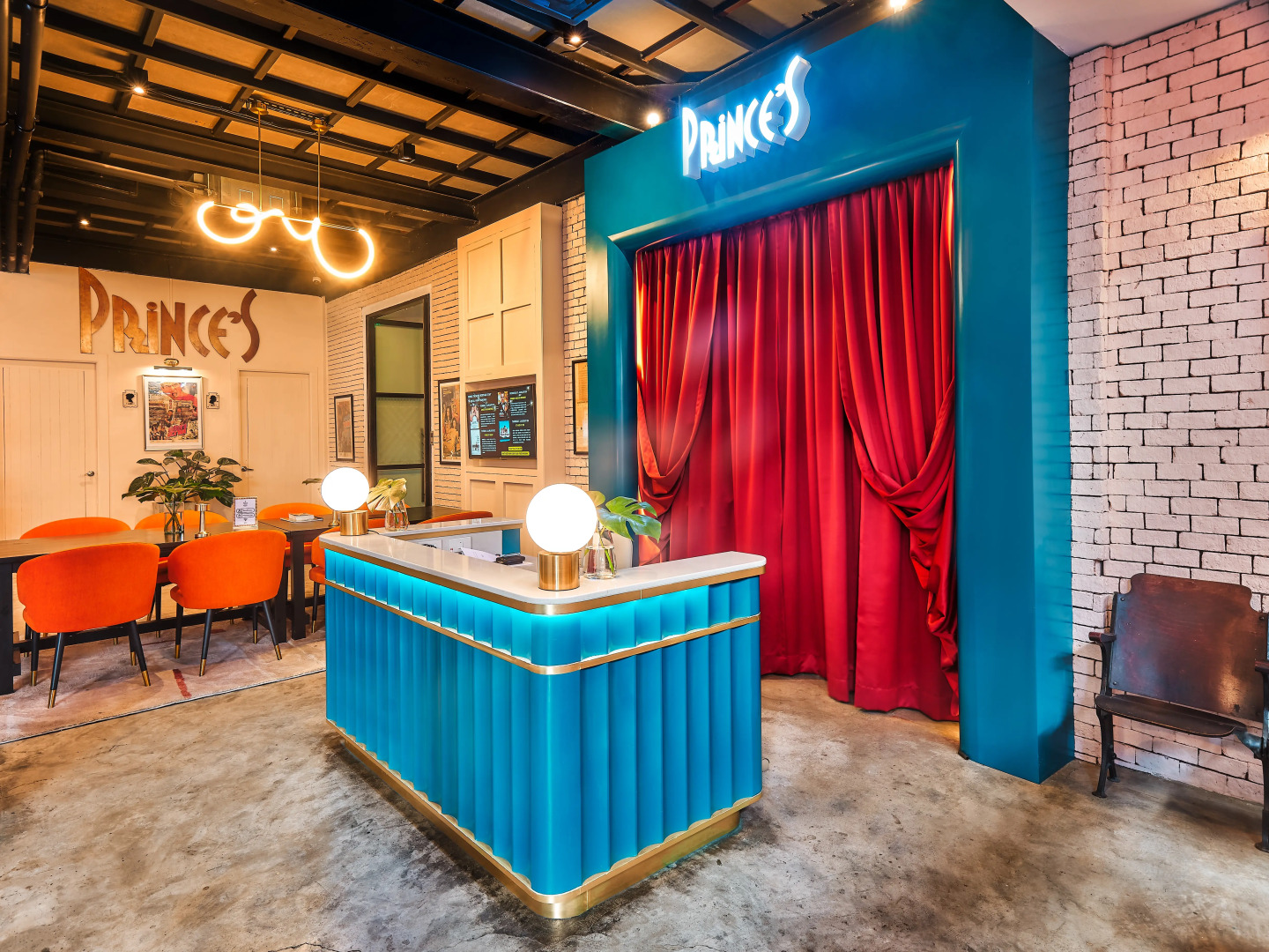 Отель Prince Theatre Heritage Stay