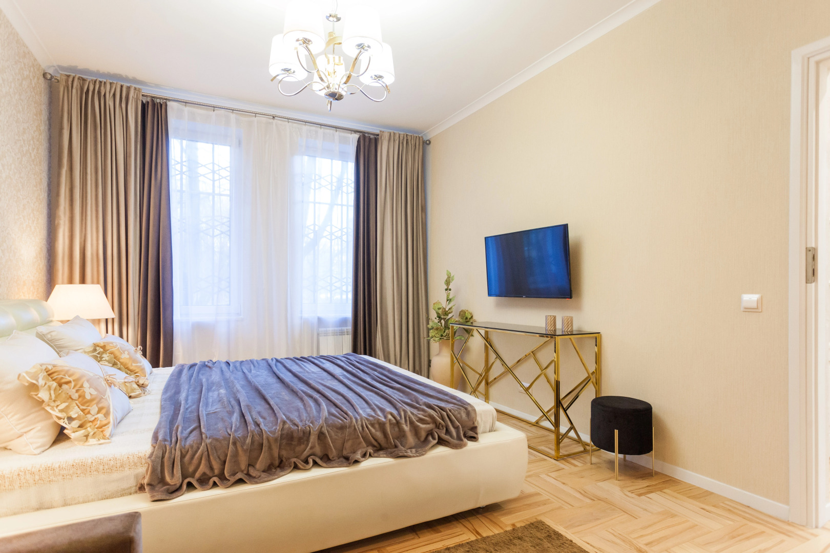 Апартаменты двухкомнатные экстра-люкс в центре