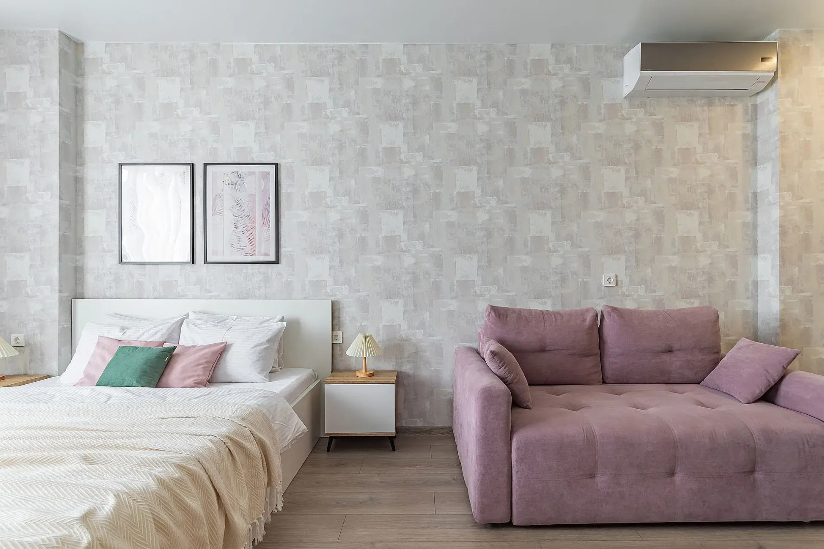 Апартаменты Просторная студия в центре на ул. Горького 23а Сова-Дом