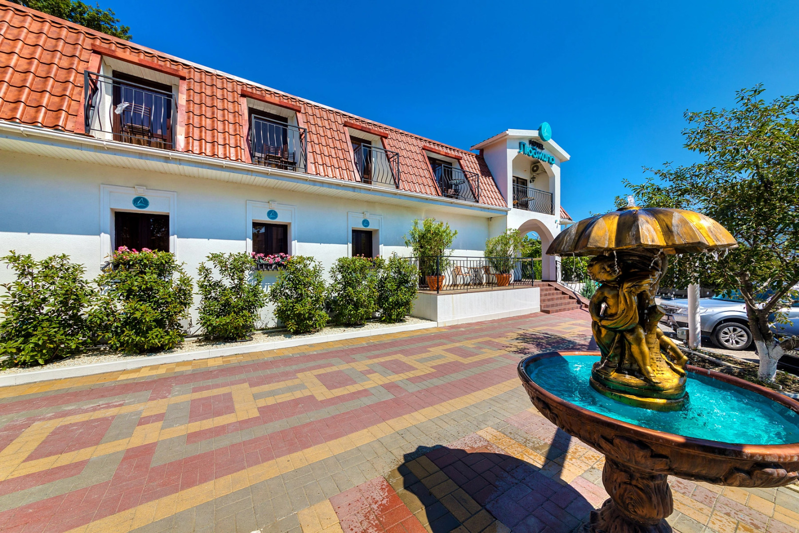 Отель Людмила