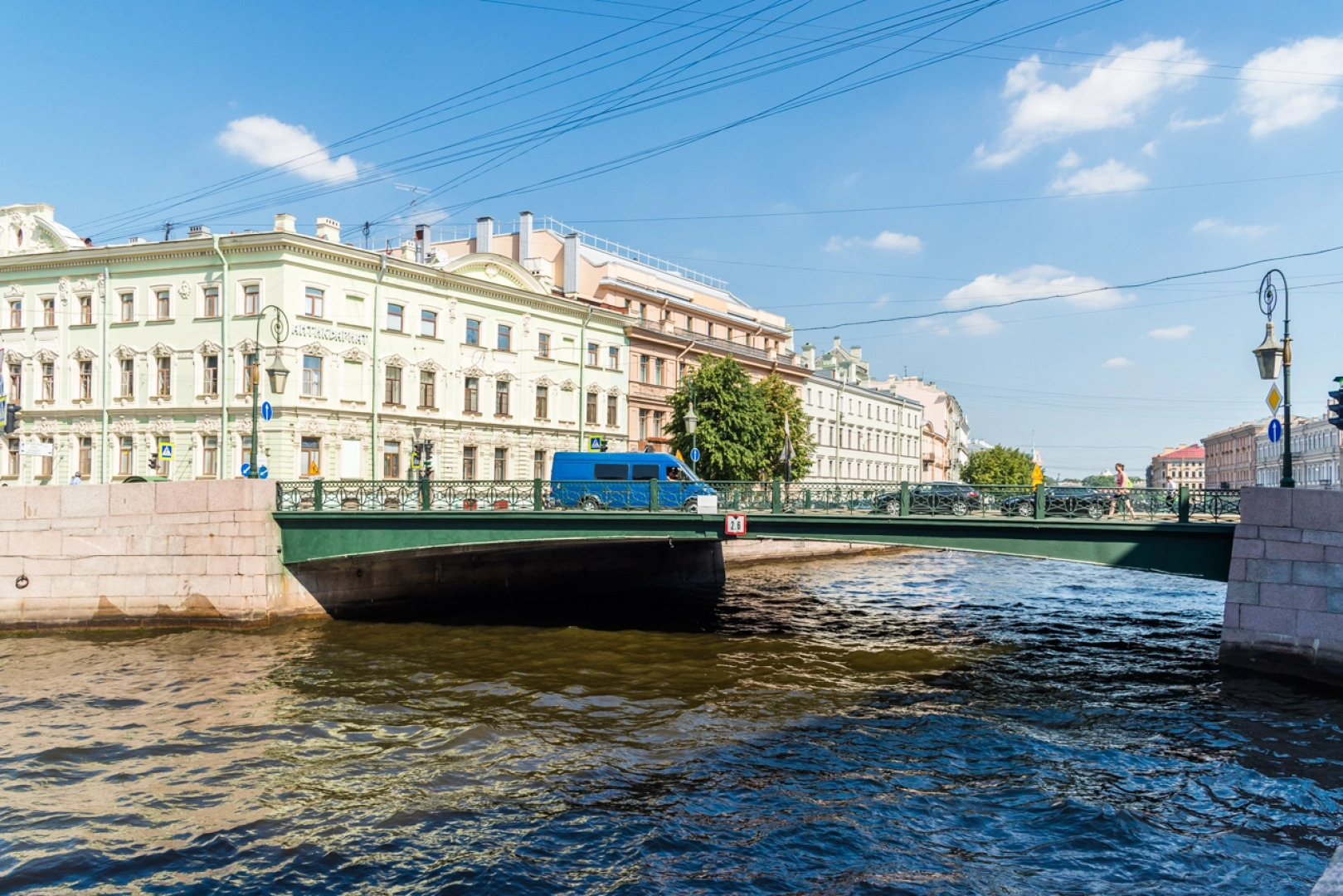 Соло на набережной реки Мойки 82