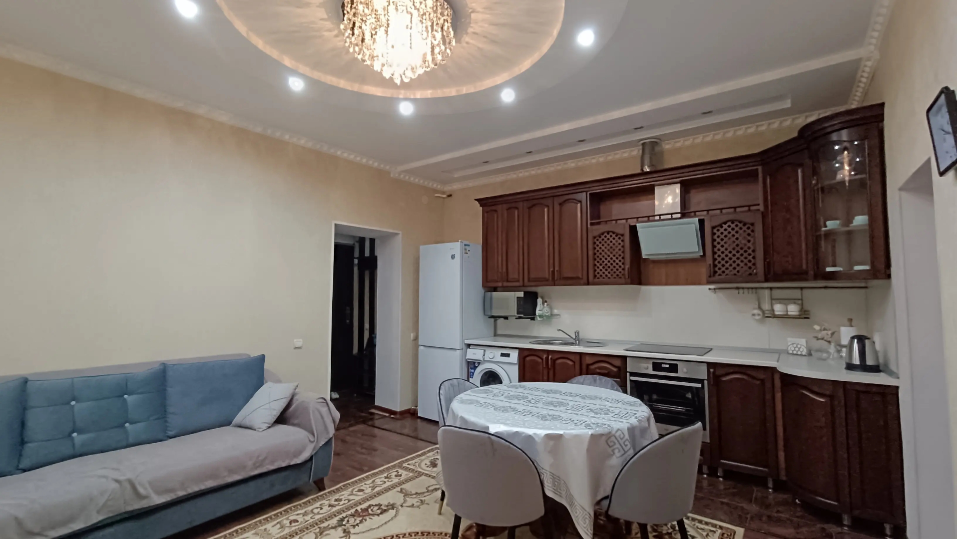 Квартира с двумя спальнями в курортной зоне рядом с Верхним рынком