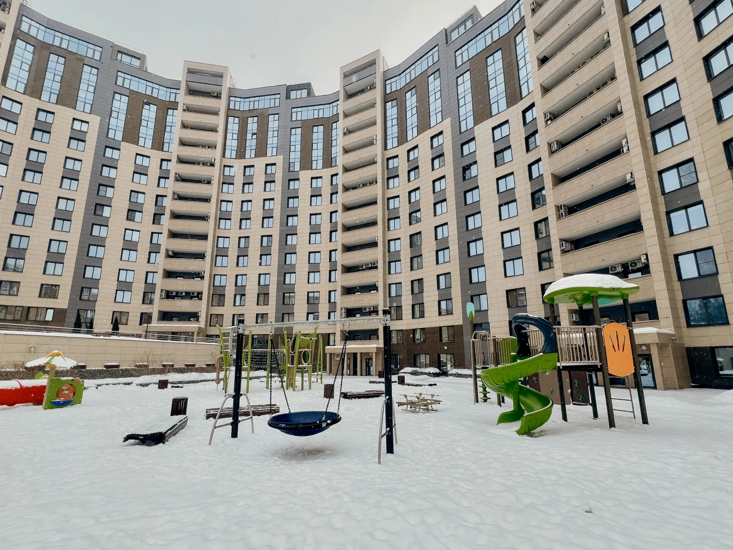 Апартаменты в ЖK Kолизeй c видом нa пруд.