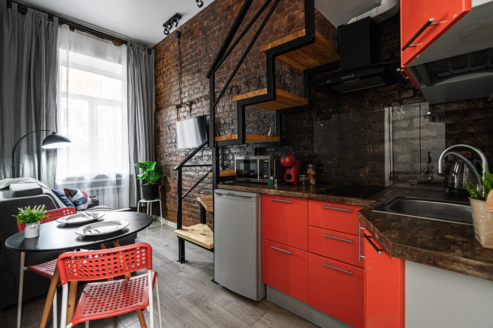 Квартира двухуровневый лофт в центре Петербурга