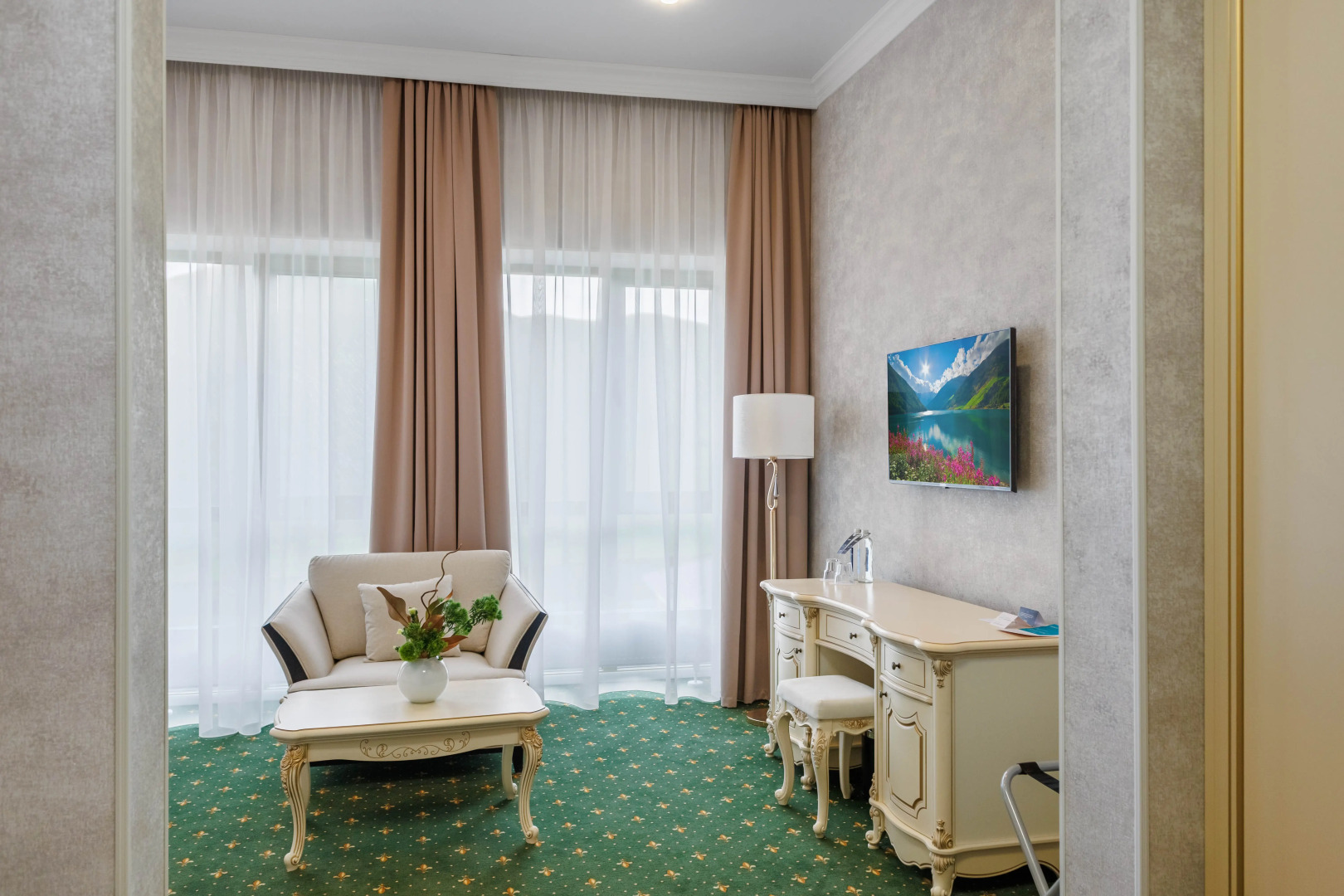 Отель Космос Ла Валли