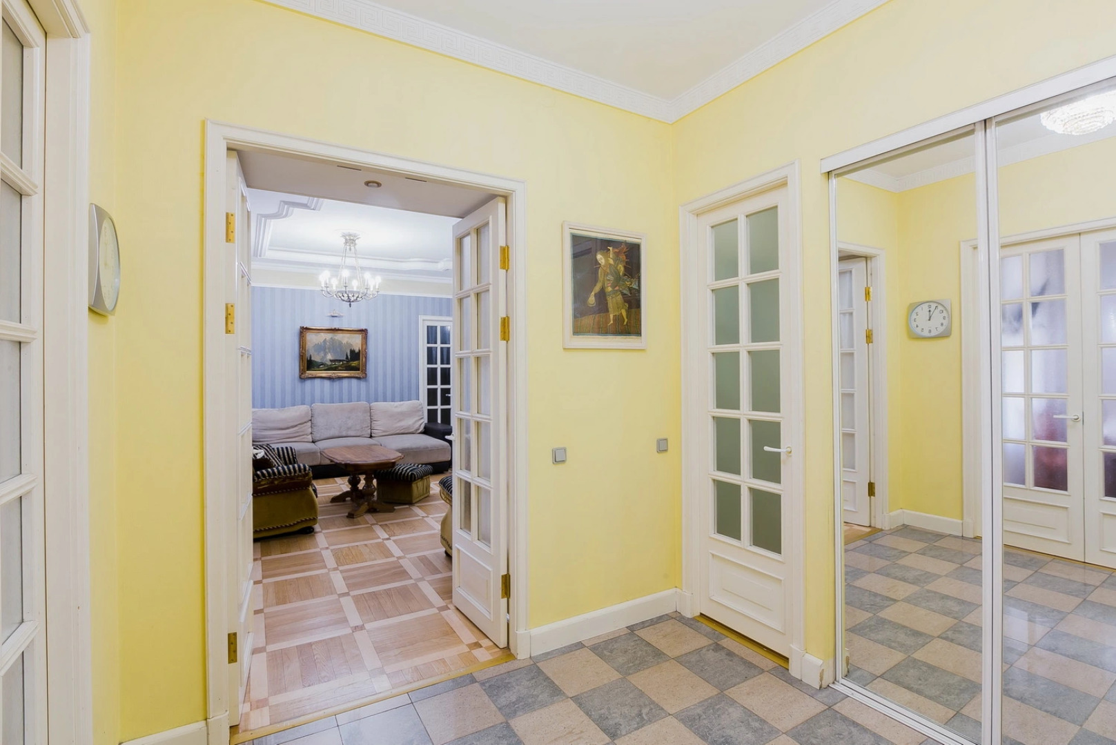 Апартаменты на Большой Конюшенной 3