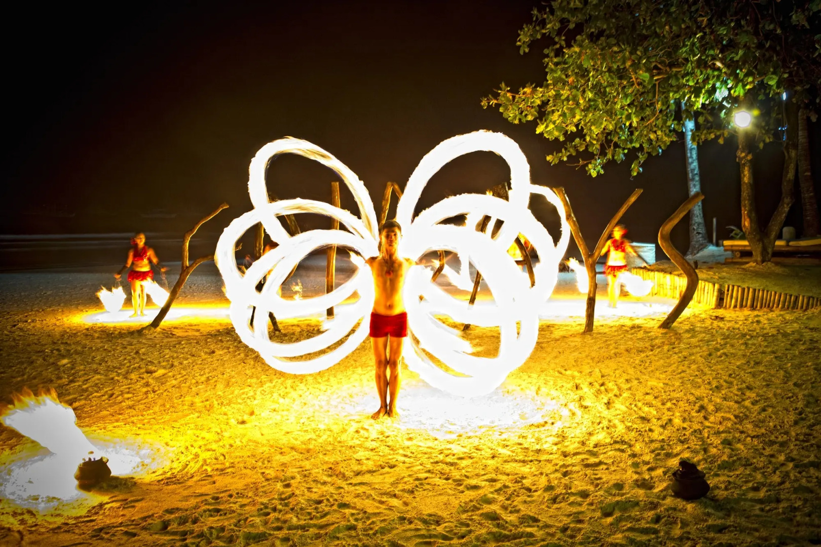 Отель Fridays Boracay Beach Resort