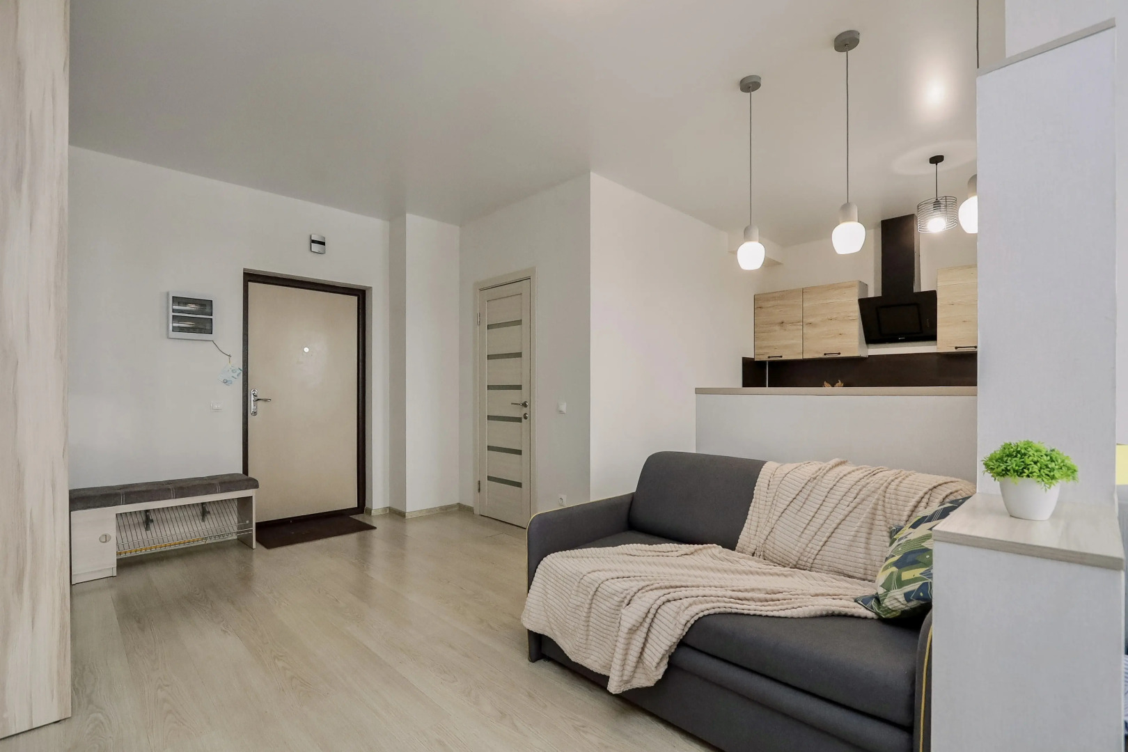 Апартаменты в ЖK Kолизeй c видом нa пруд.