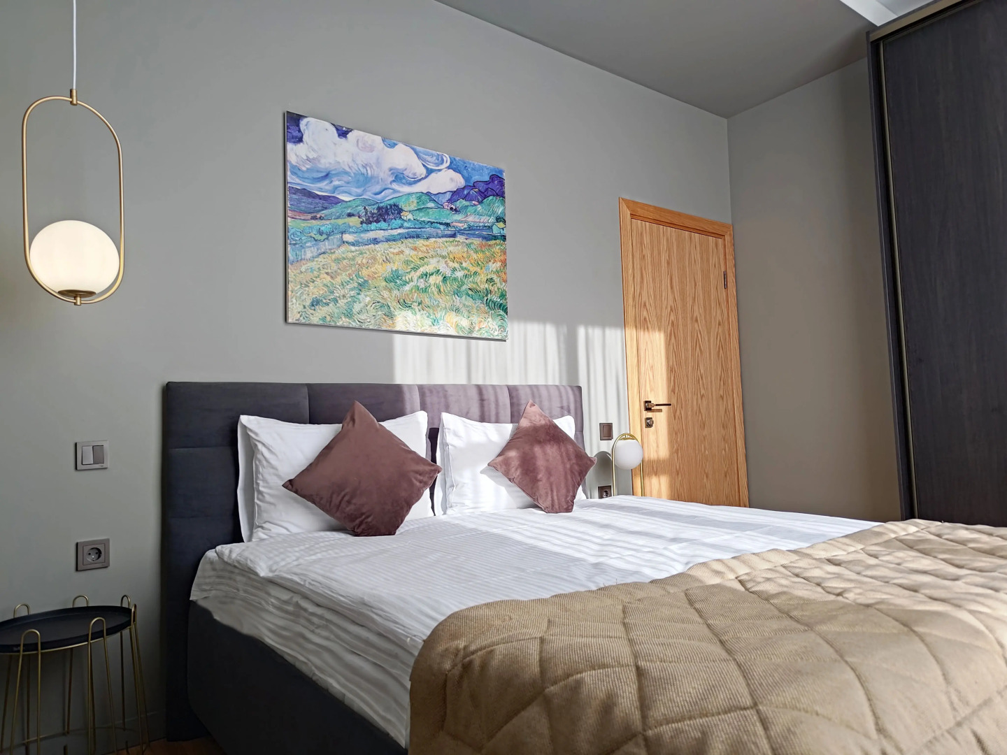 Апартаменты с террасой и мангалом. Отдельная спальня. Жить в Горах.