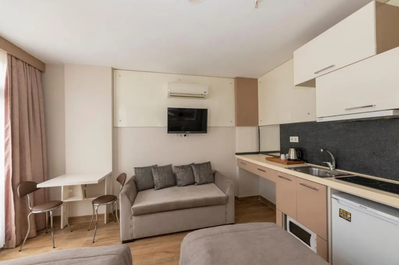 Отель Taksim Peri Suite