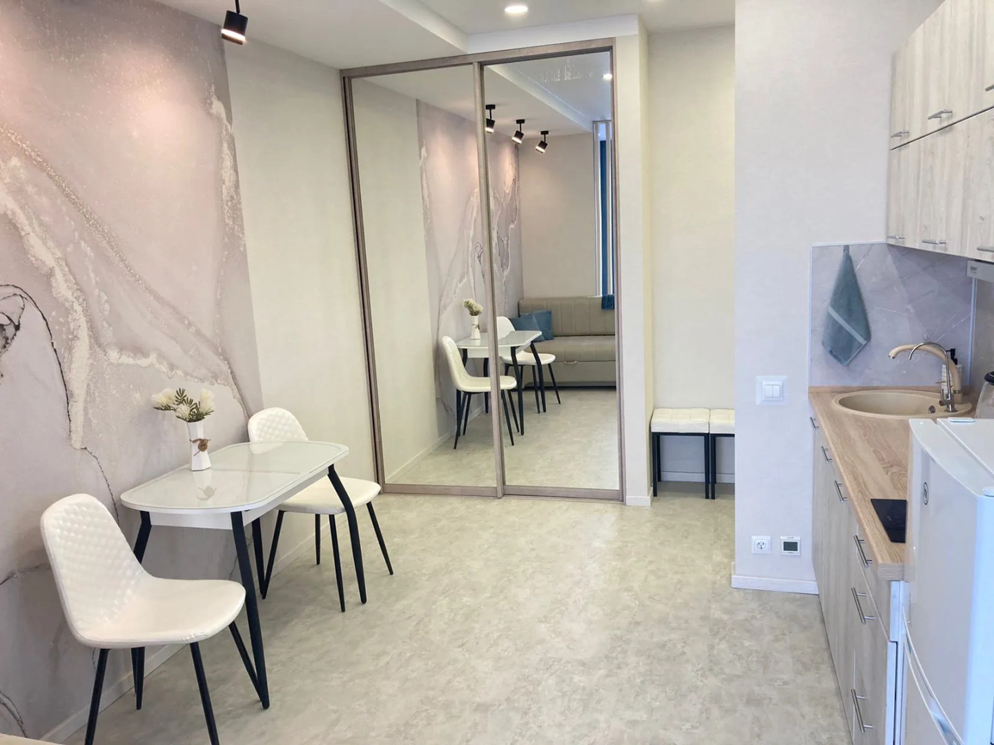 Апартаменты возле Театра и моста, недалеко от центра. Брянская 18.