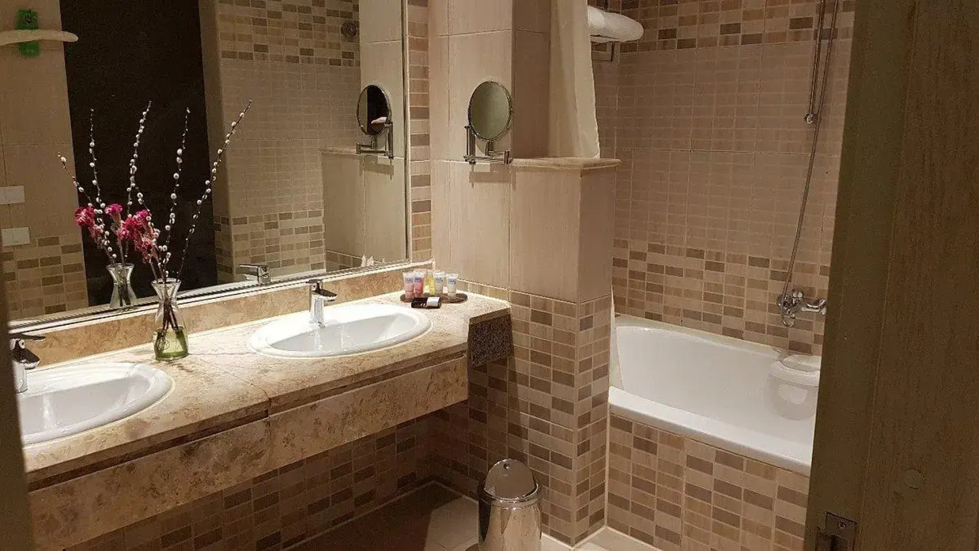 Курортный Отель Swiss Inn Pyramids Golf Resort