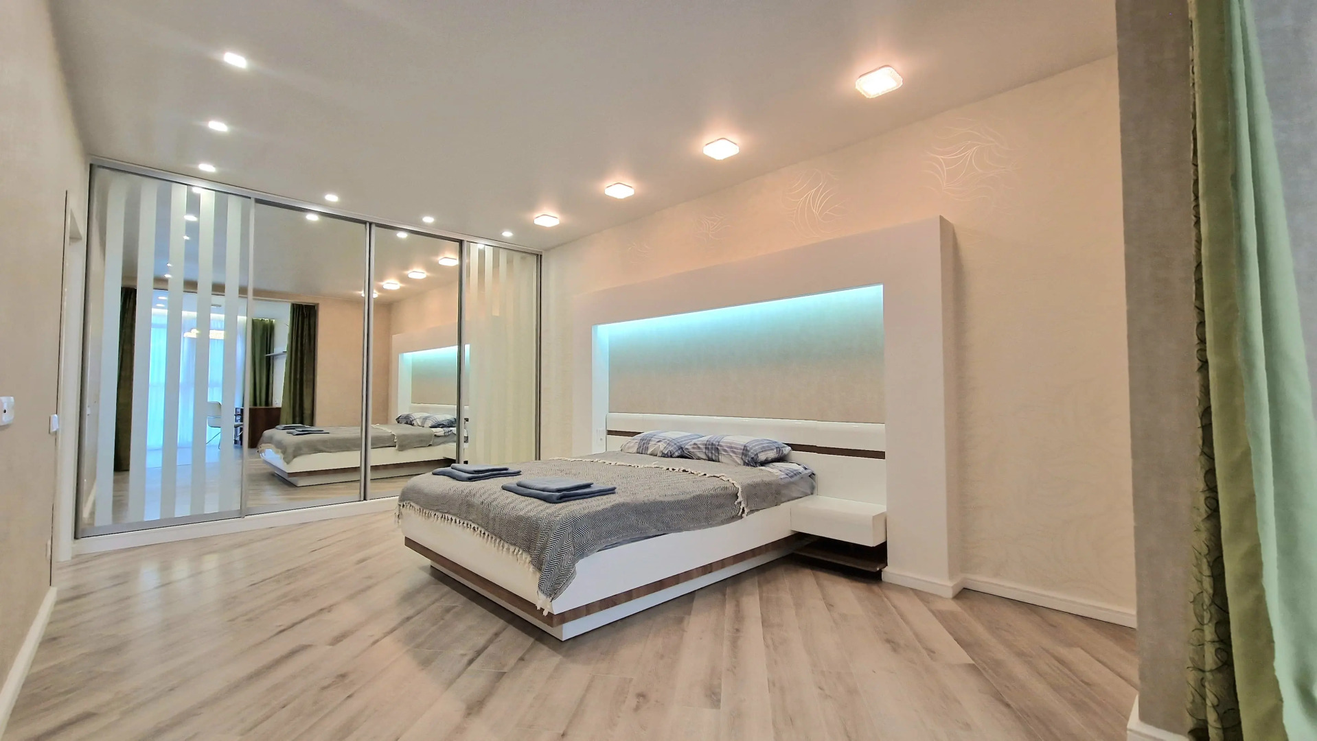 Квартира с панорамным видом на реку Казанка и Казанский кремль, рядом со станцией метро