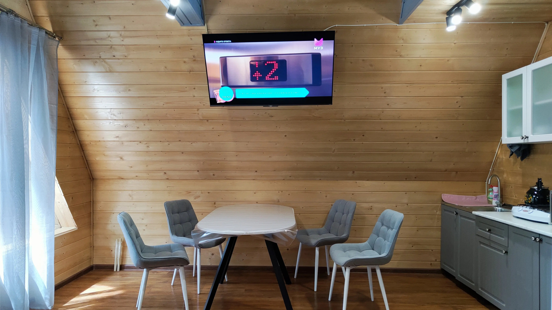 Частный дом Новый 6 местный дом у озера с банным чаном и баней.