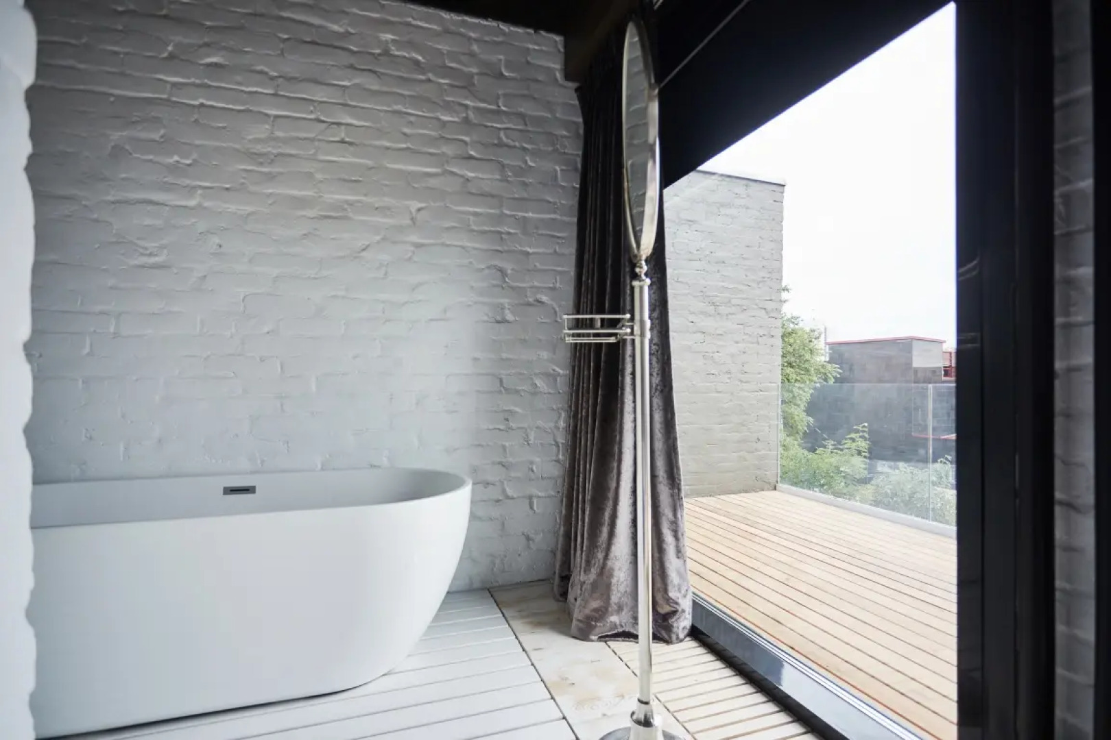 Апартаменты Room for Romantic в Nikolaev Building