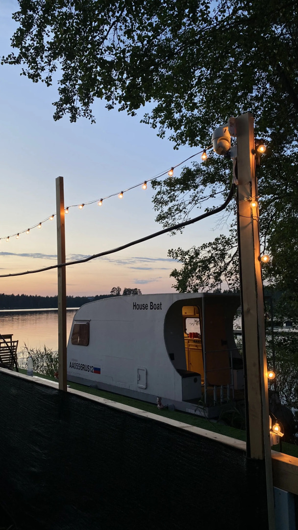 Бунгало Хаусбот на Озере Таир