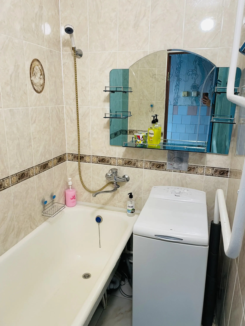 Квартира Трехкомнатная на Угольщиков, 28