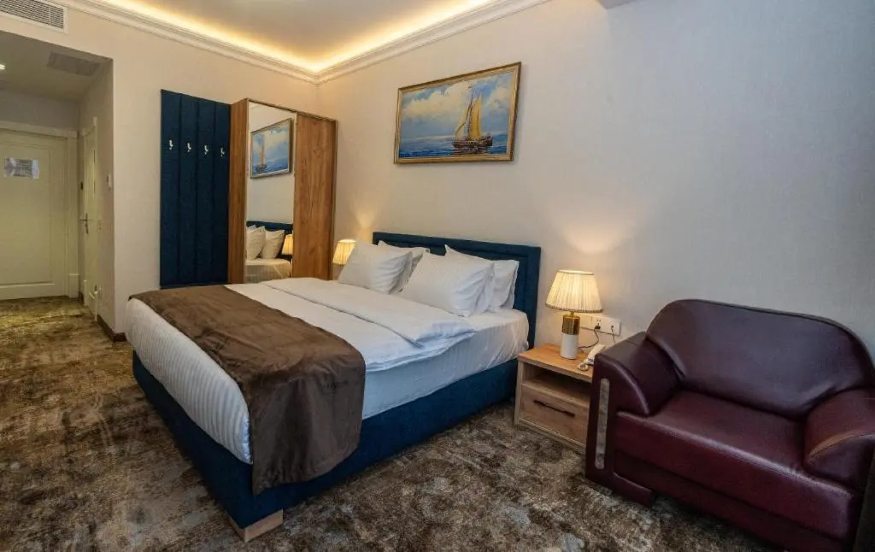 Отель Garnet Mir