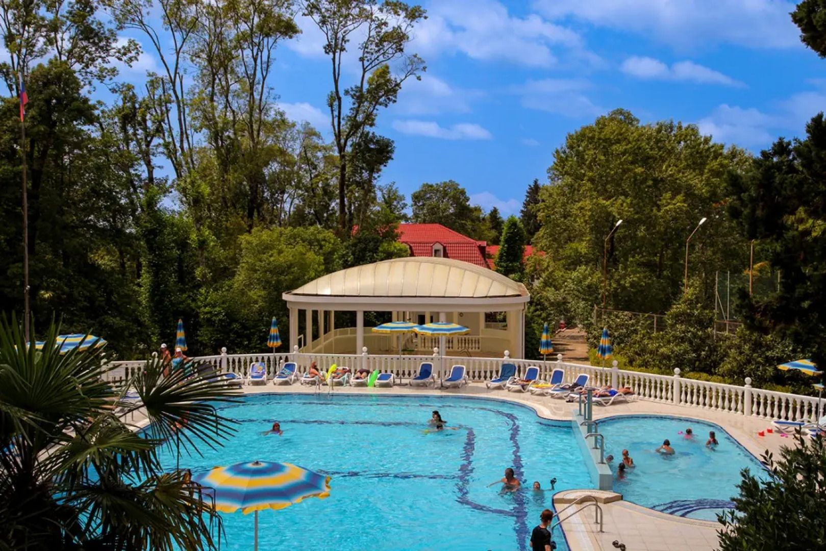 Курортный отель Ателика Сокол