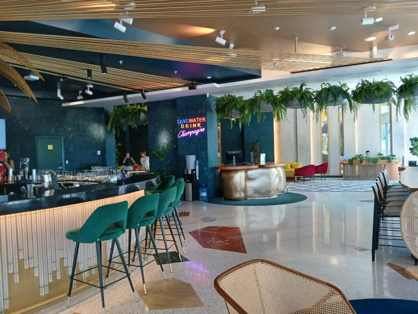 Апартаменты Дизайнерские с бассейном и морем вместимостью от 1 до 4 гостей от собственника