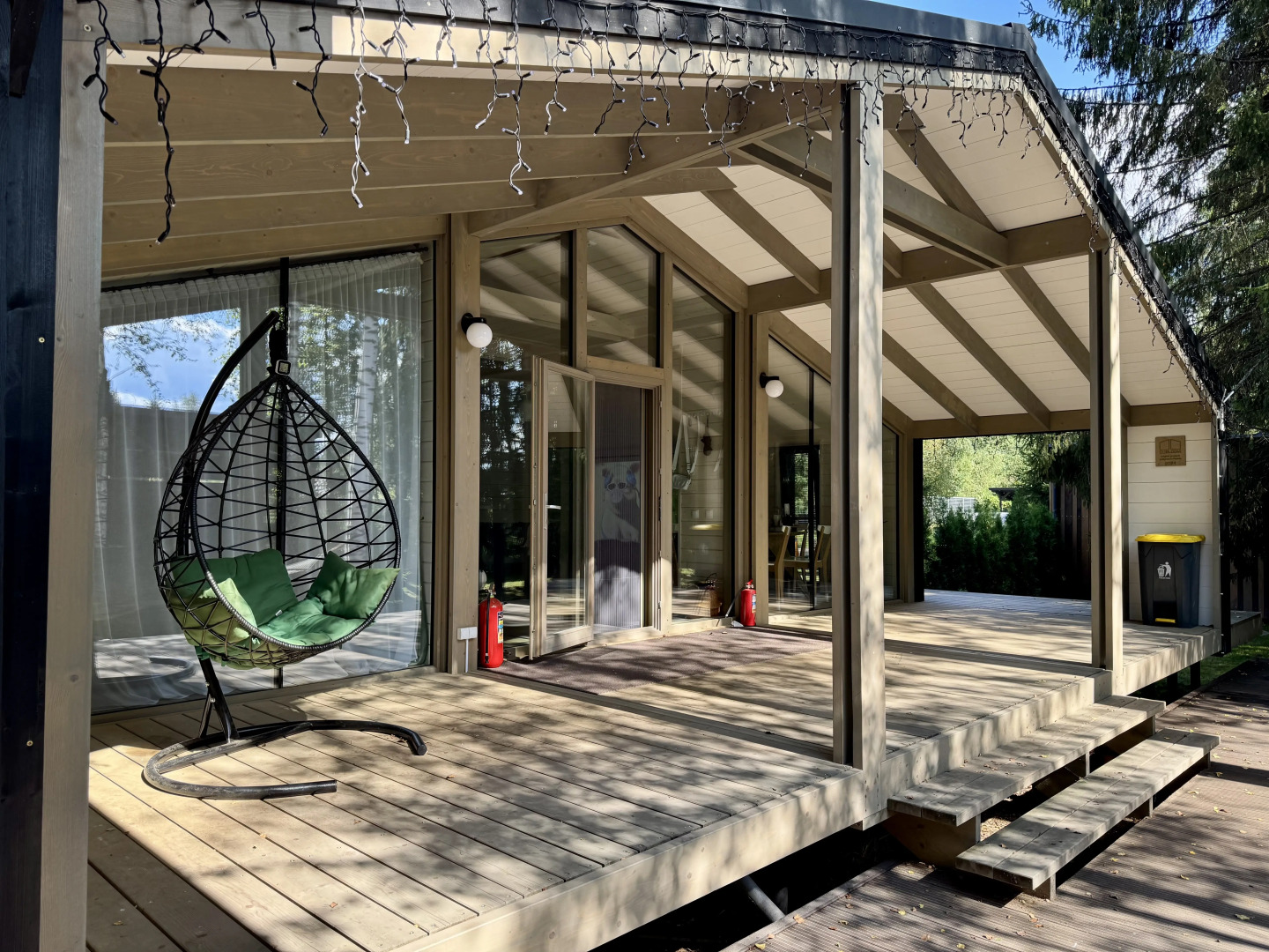 Частный Дом с Верандой в Лесу