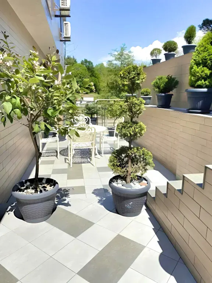 Апартаменты Holiday and Business Apartments