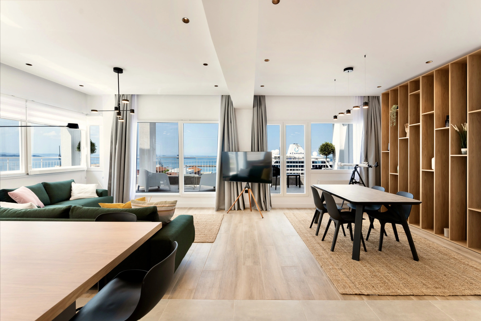 Апартаменты Oddity Seafront Penthouse