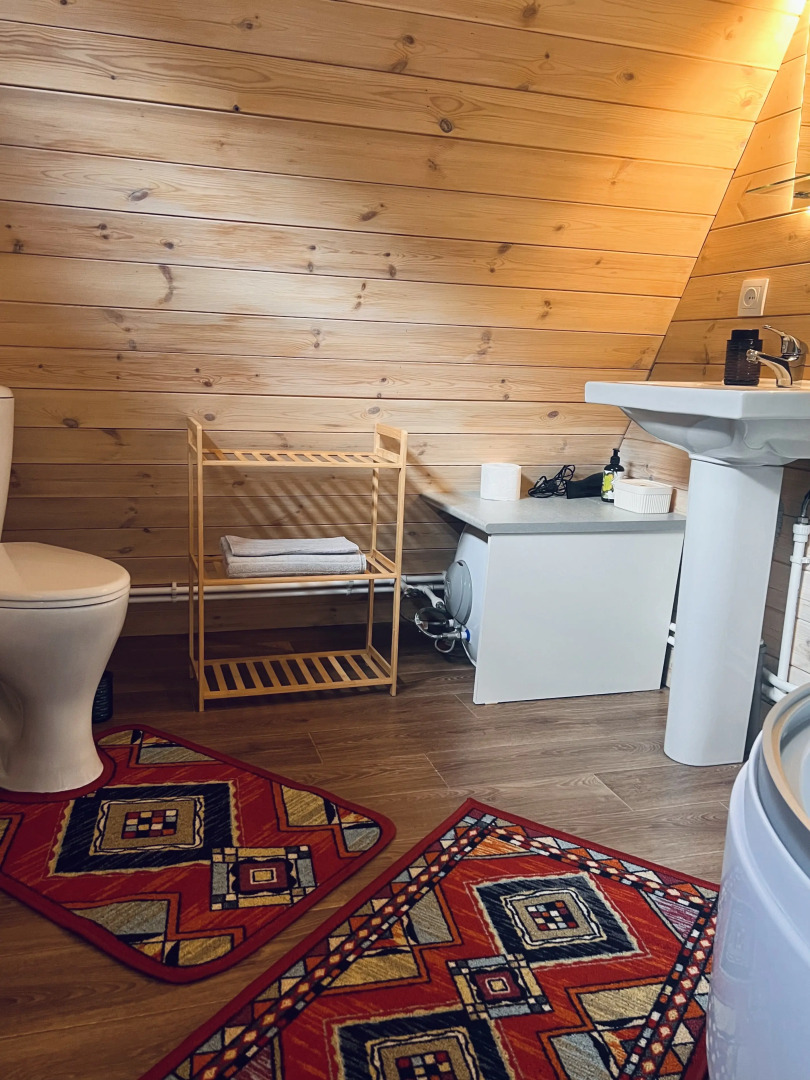 Шале А-фрейм с видом на горы и лес