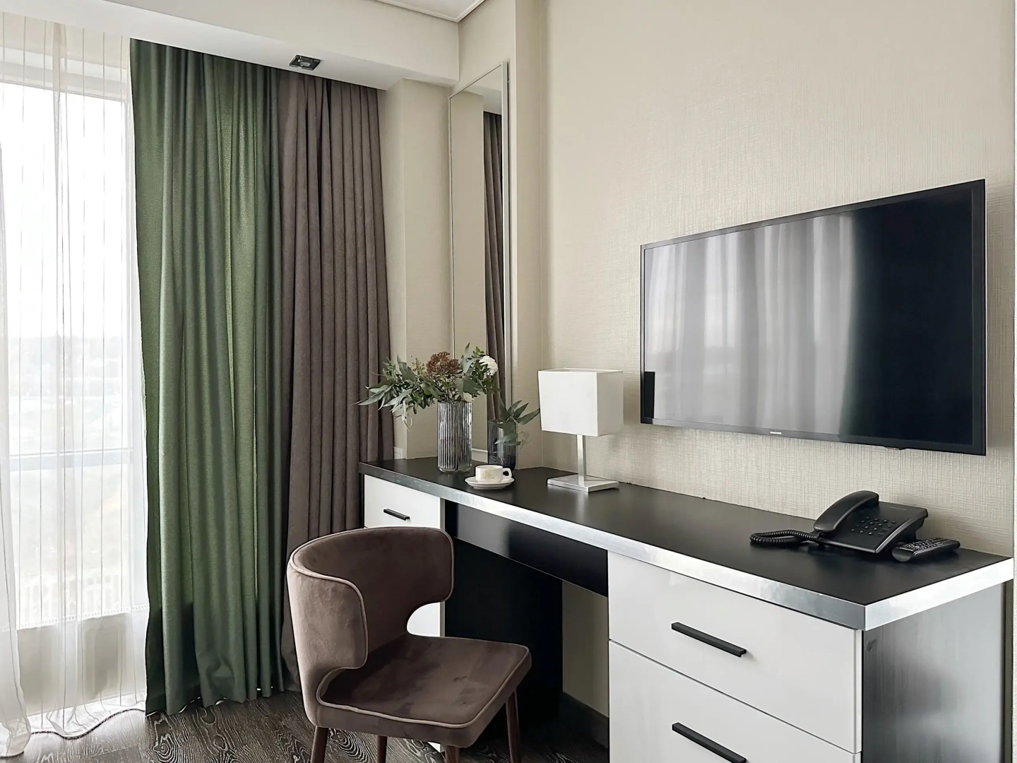 Отель Астро Плаза