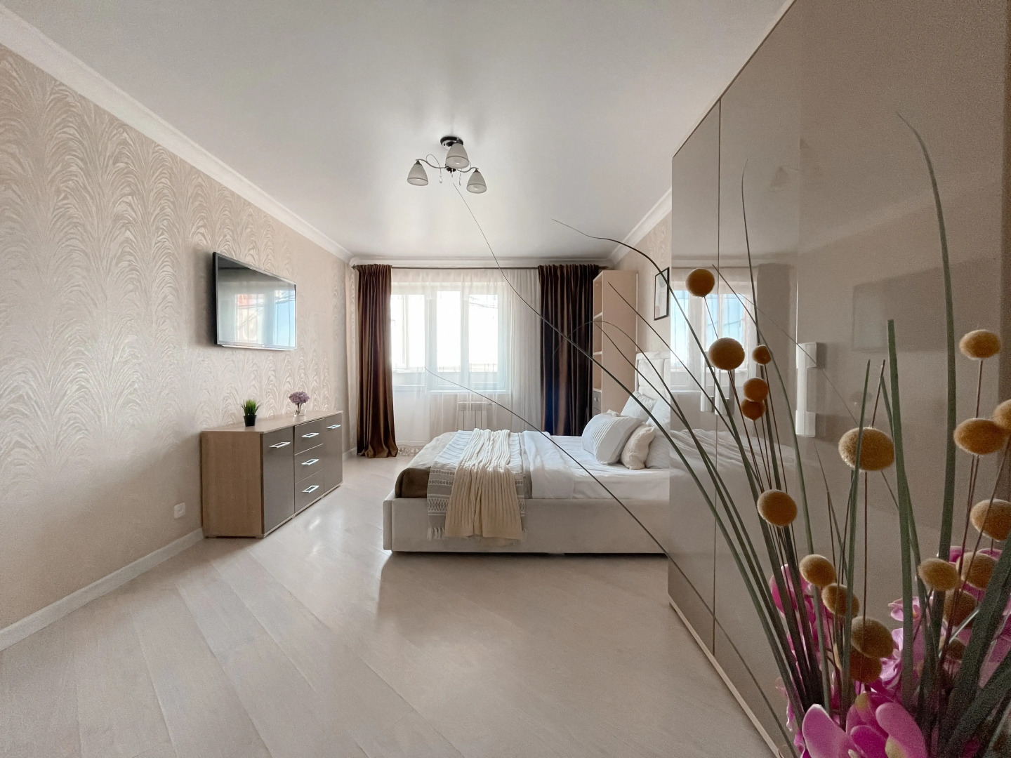 Квартира Green FOX с шикарным видом на реку Кутум