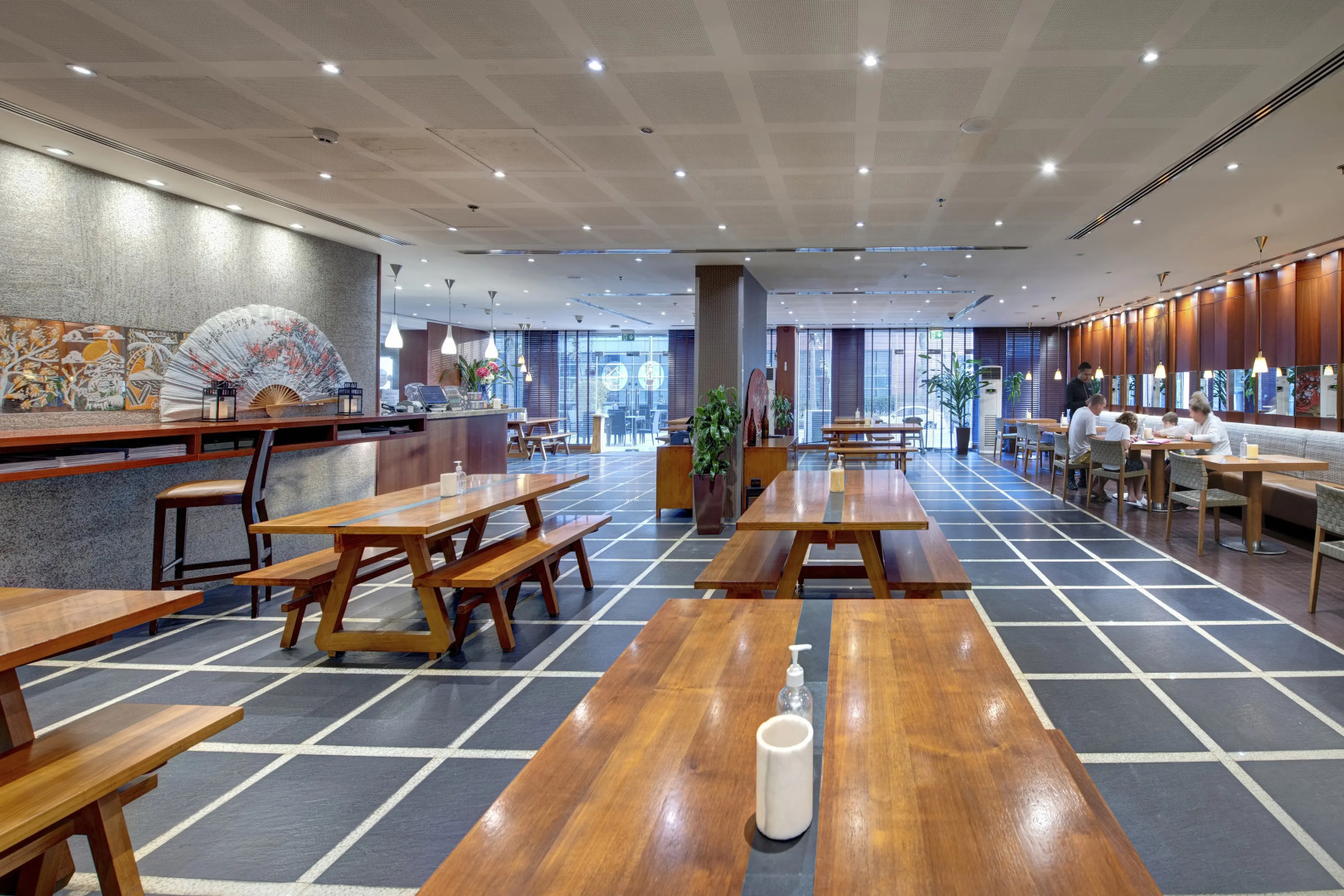 Отель Two Seasons Hotel & Apartments