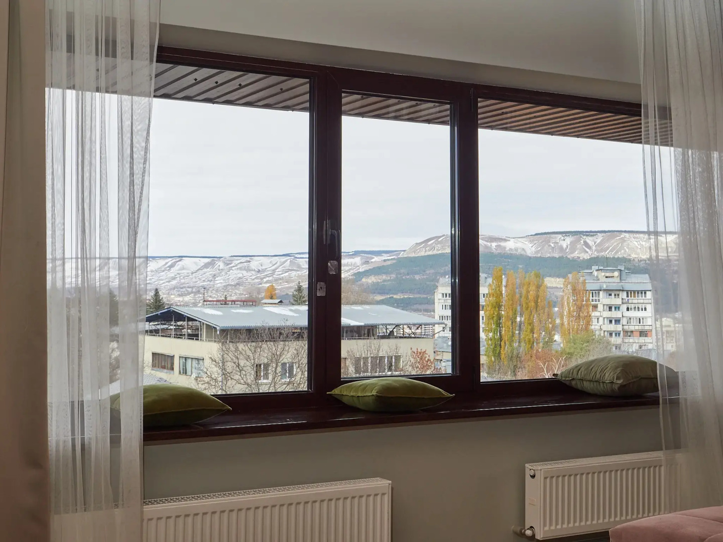 Апартаменты Миндаль Ирины Савельевой В центре у Каскадной лестницы и входа в Национальный парк