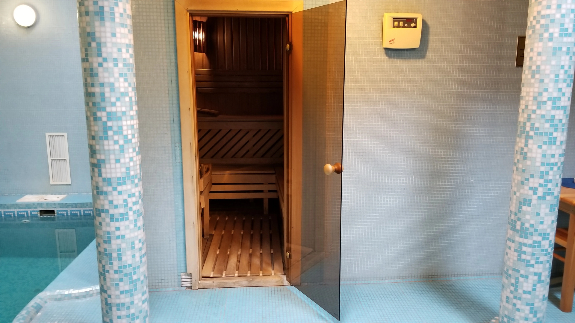 Отель Четыре Короны