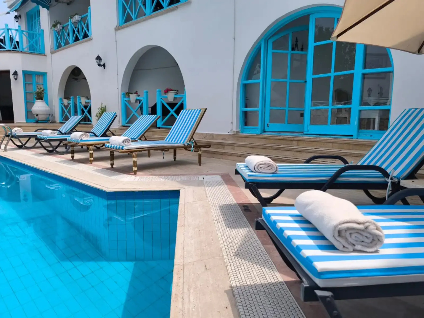 Bellapais Abbey Hotel