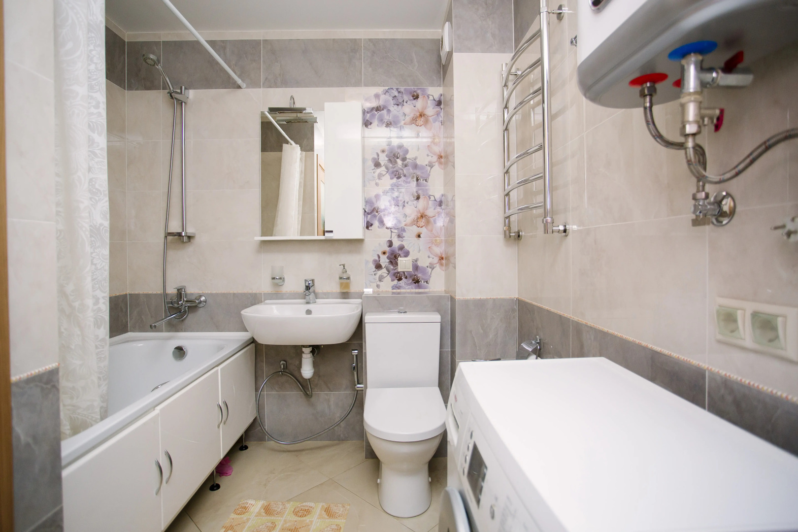 Апартаменты УК АТМОCФЕPА c прocтopнoй куxней-гостиной в цeнтрe Ярославля