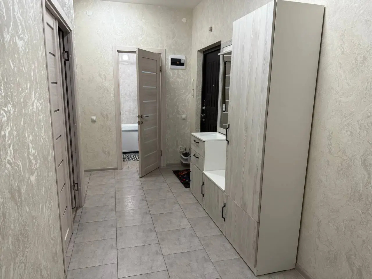 Квартира с видом на реку Великая