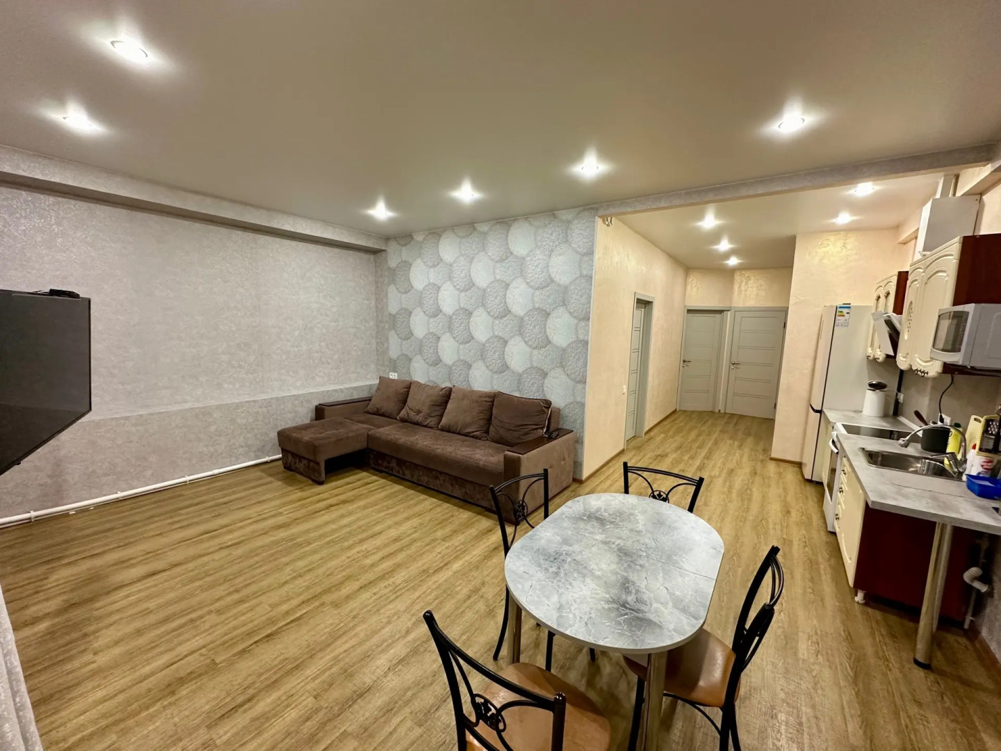 Апартаменты Трёхкомнатные Ужурская День & Ночь 6