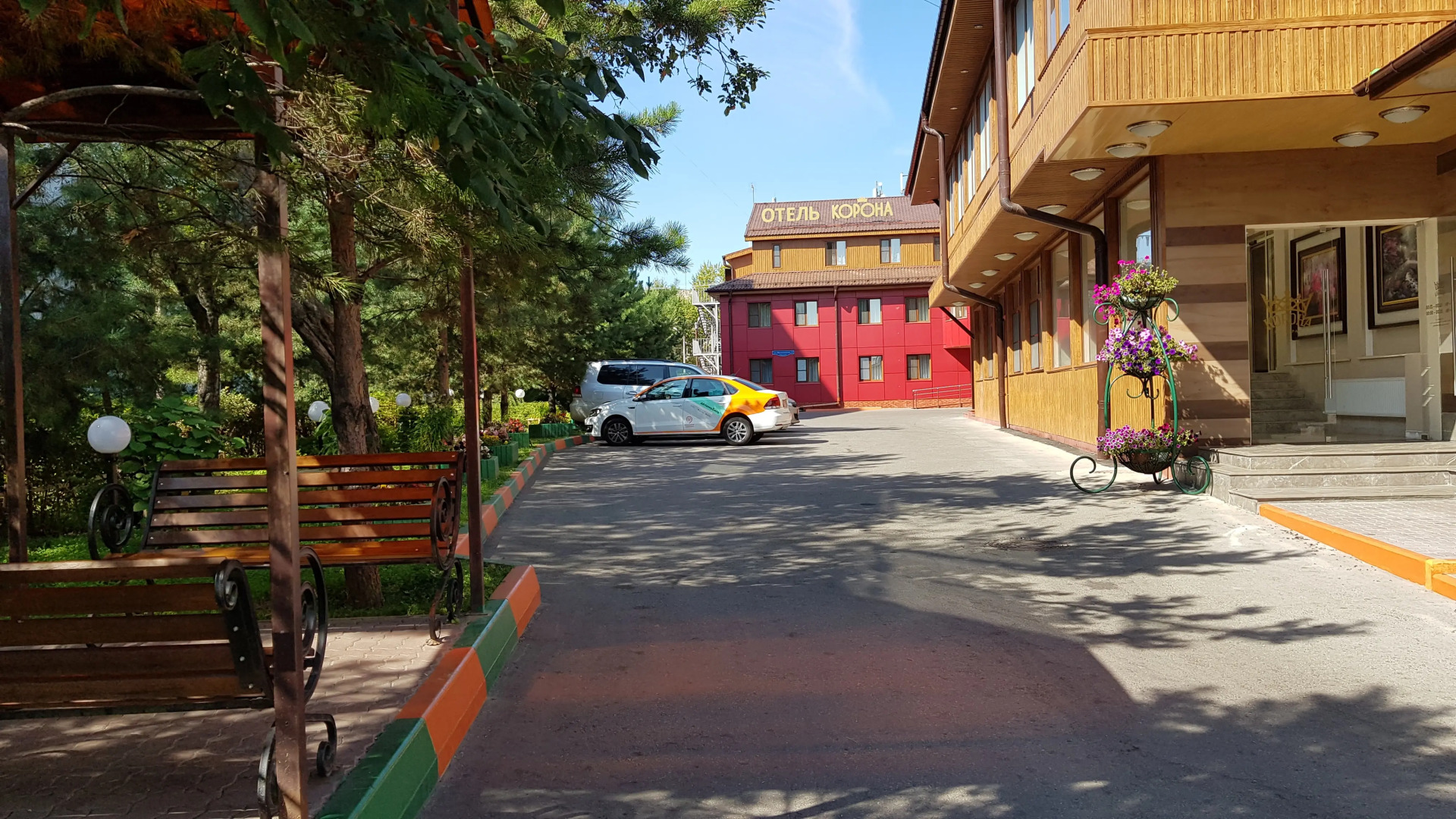 Отель Корона