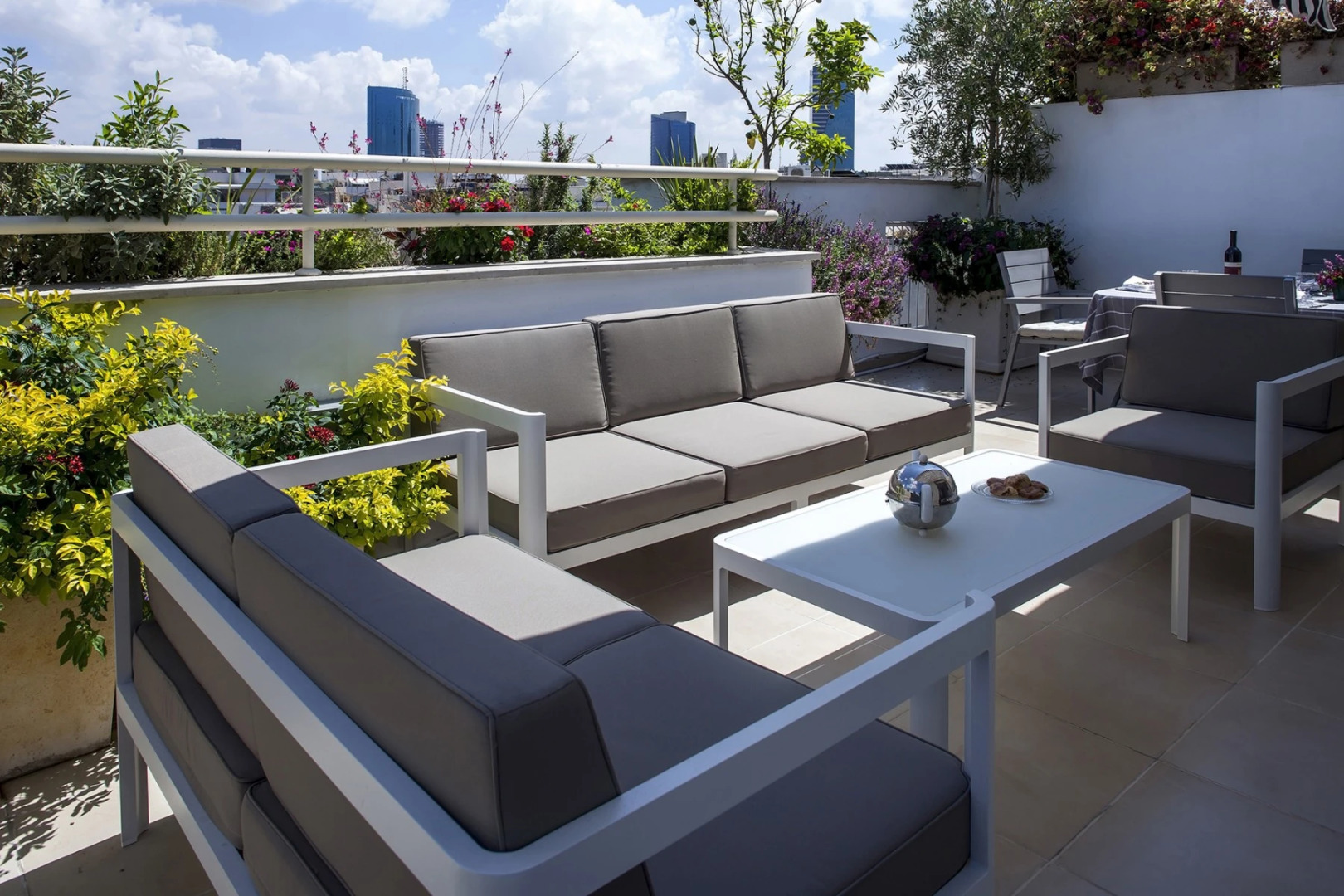 Апартаменты Design 2 Bdr Duplex Penthouse Rothschild #TL54