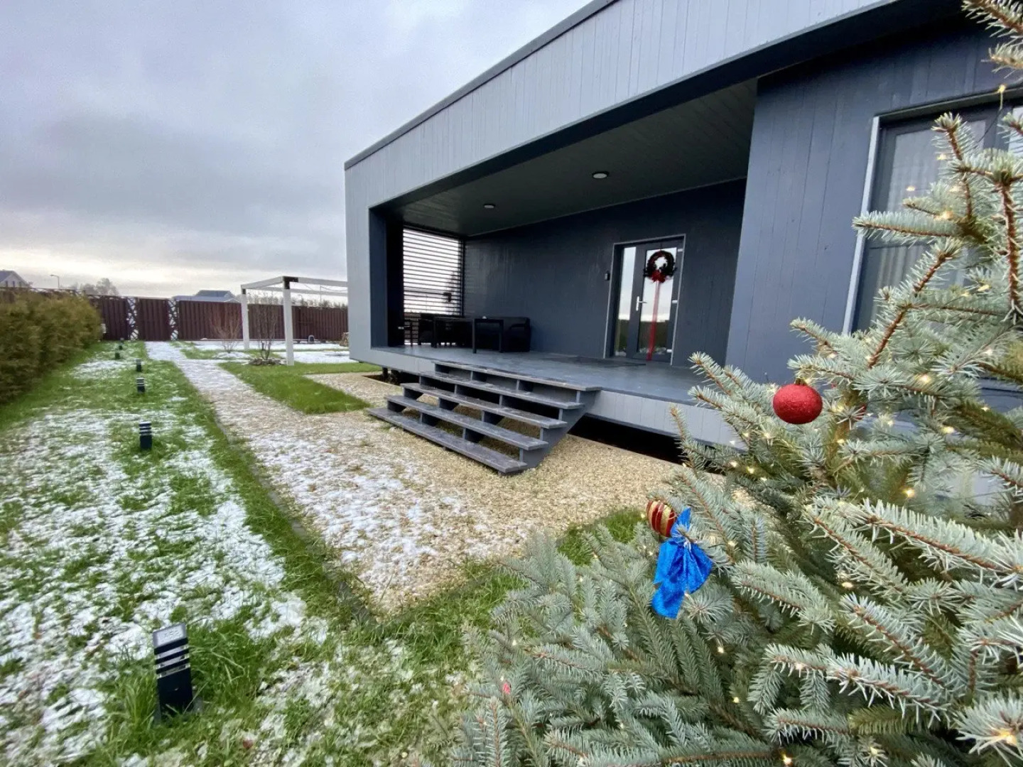 Частный дом с красивой костровой зоной