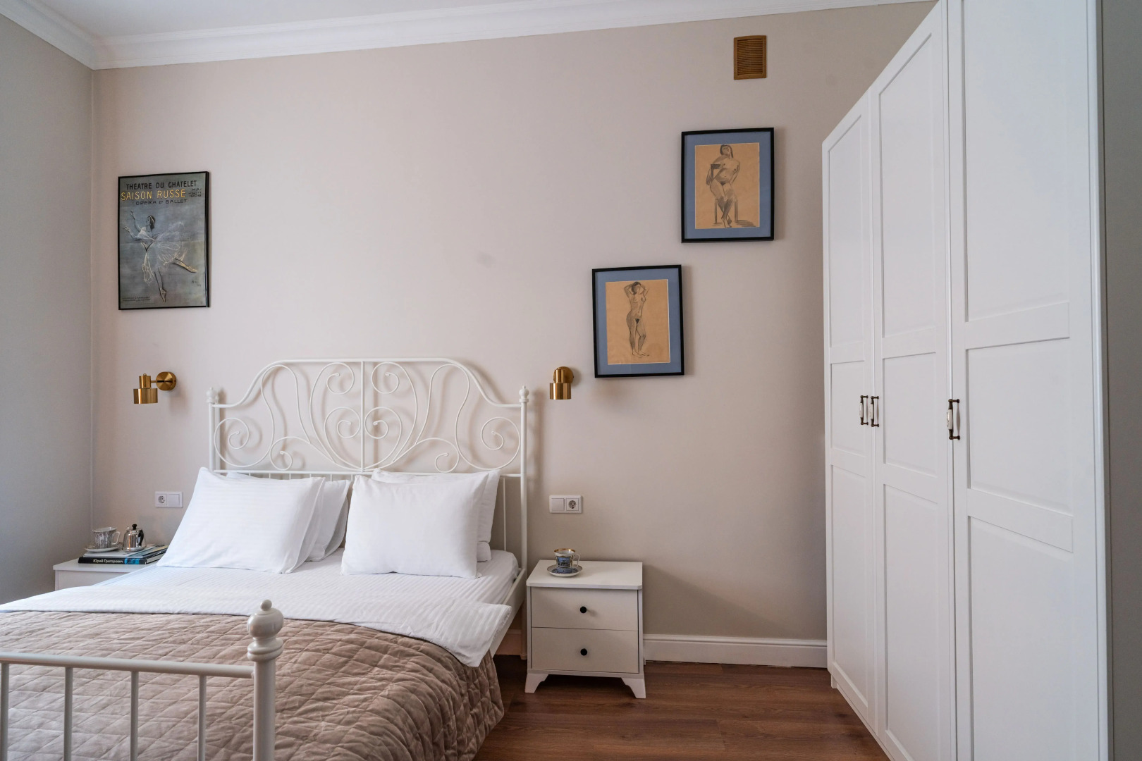 Апартаменты With XIX Century furniture