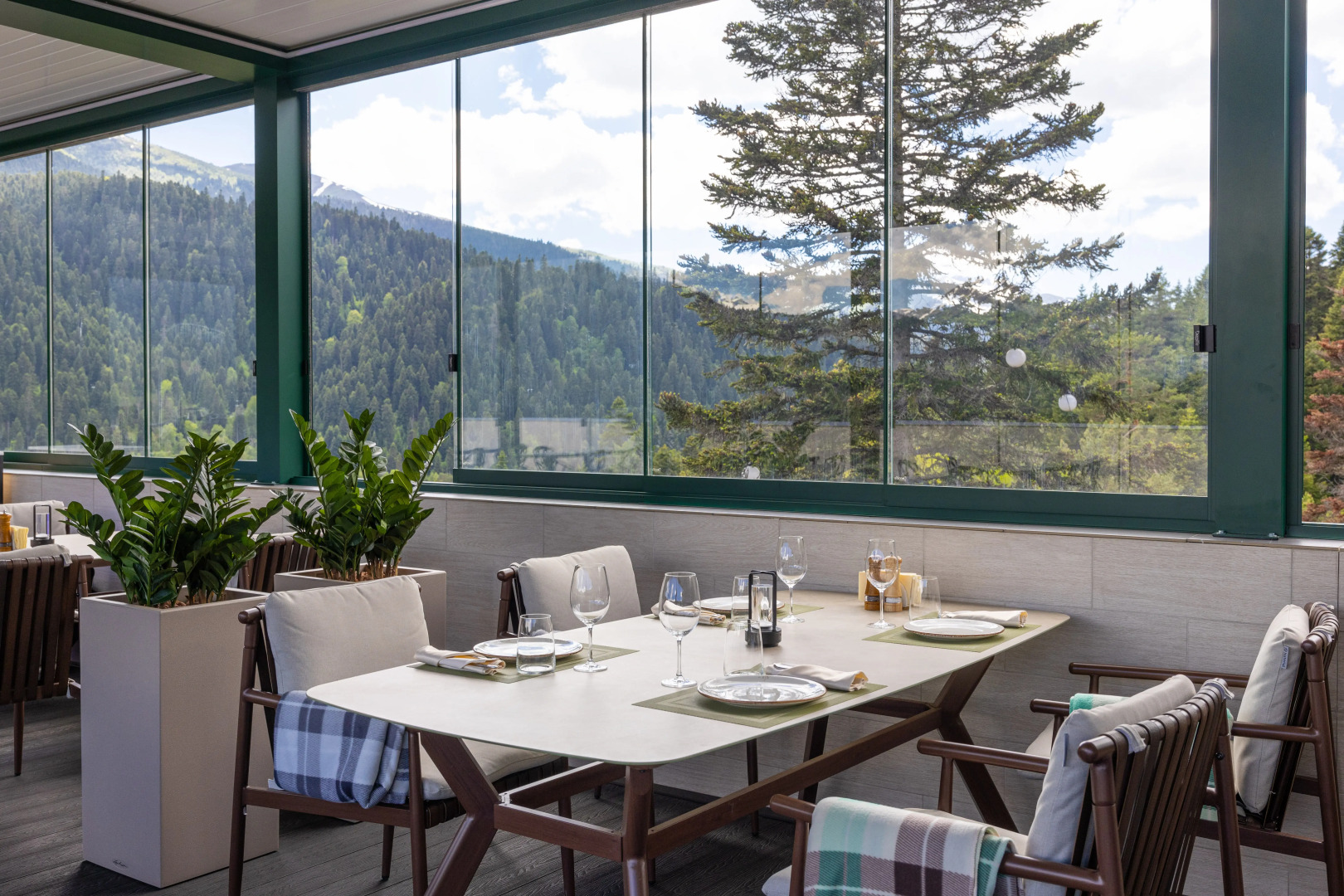 Отель Mairi Park Hotel