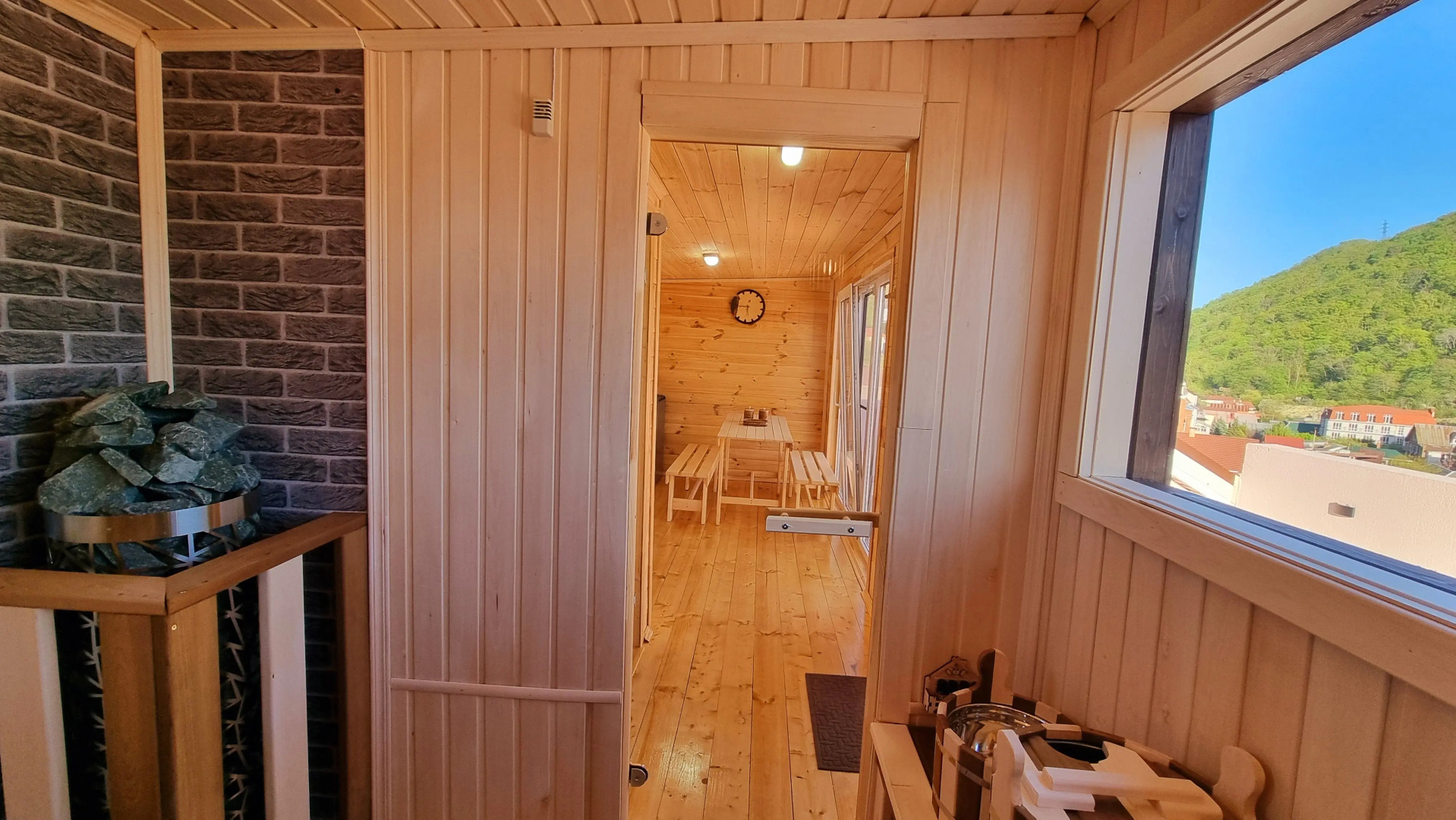 Частный Дом Таунхаус с Панорамной Крышей