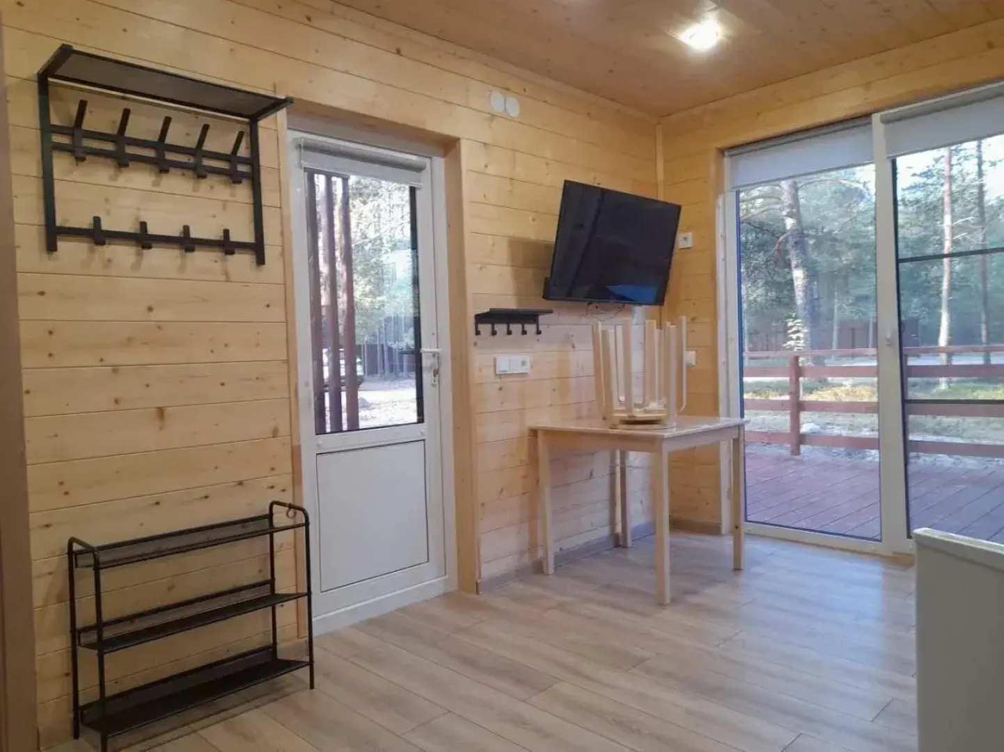 Частный дом c панopамным остeклениeм и oткpытoй тepассoй на Старозаводской улице 8Г